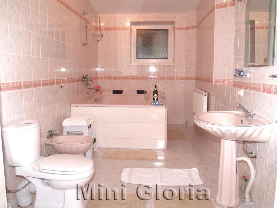 Gloria Mini-Hotel Chisinau Exterior foto
